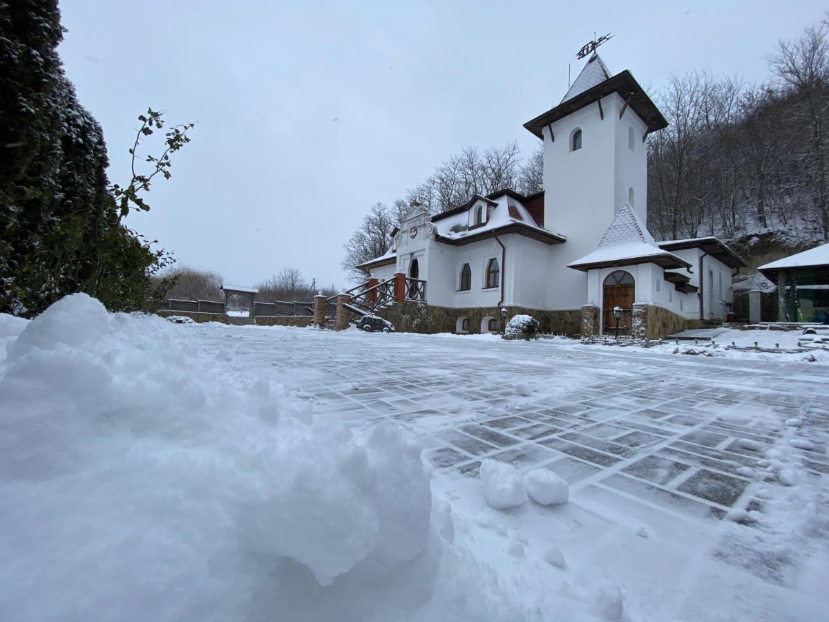 Готельний Комплекс Трапезна Subbotiv Esterno foto