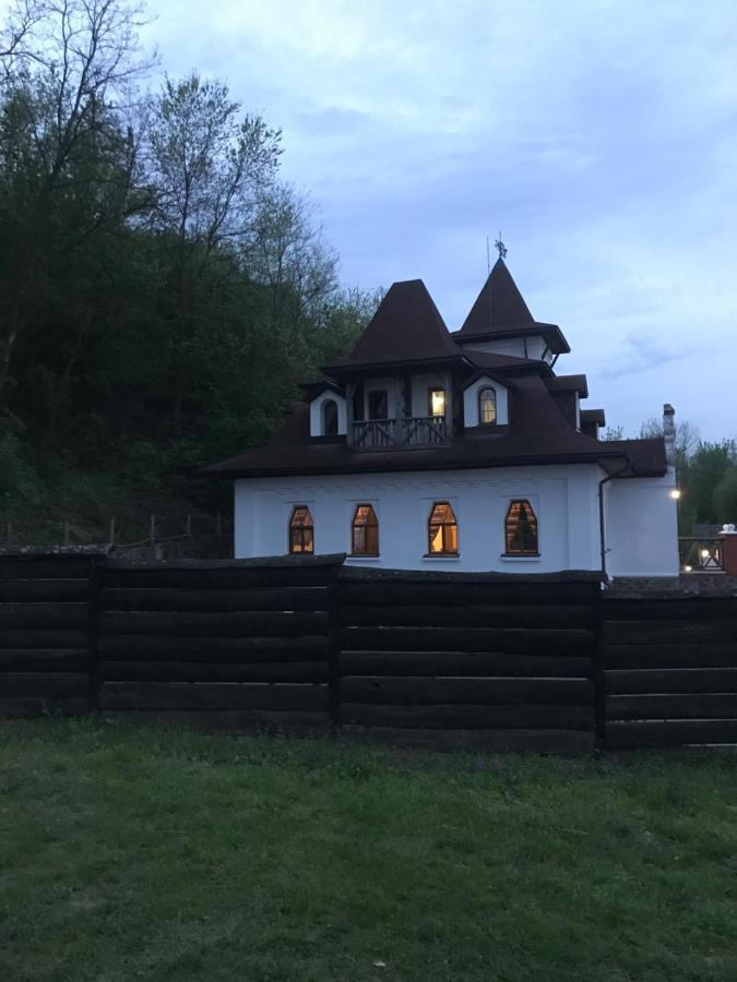 Готельний Комплекс Трапезна Subbotiv Esterno foto